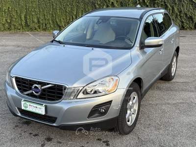 Volvo XC60 VOLVO XC60 2.4 D 163 CV AWD Geartronic Momentum Grigio usata Cuneo