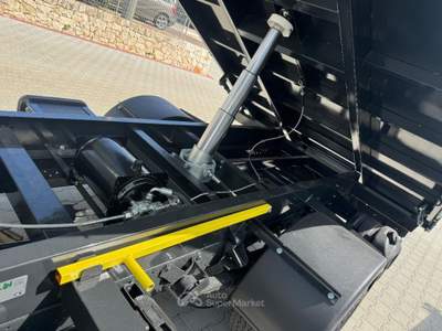Iveco Daily 35C12 RIBALTABILE TRILATERALE NUOVO Bianco usata San Michele Salentino
