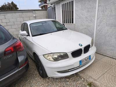 BMW Serie 1 116d 120 116d 2.0 116CV cat 5 porte Attiva DPF Bianco usata Corbetta