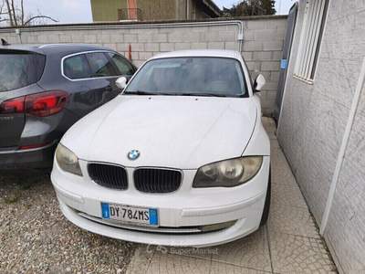 BMW Serie 1 116d 120 116d 2.0 116CV cat 5 porte Attiva DPF Bianco usata Corbetta