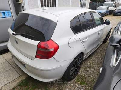 BMW Serie 1 116d 120 116d 2.0 116CV cat 5 porte Attiva DPF Bianco usata Corbetta