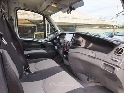 Iveco Daily carro attrezzi patente b come nuovo Bianco usata Corbetta
