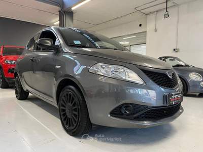 Lancia Ypsilon 1.2 GOLD KM 32000 Grigio usata Torino