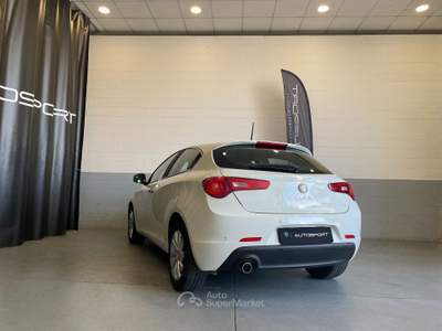 Alfa Romeo Giulietta 1.6 JTDm 105cv EU5+ Distinctive Bianco usata Leini
