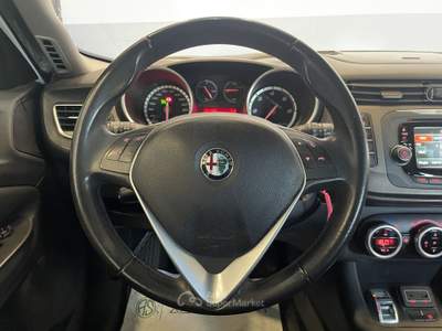 Alfa Romeo Giulietta 1.6 JTDm 105cv EU5+ Distinctive Bianco usata Leini