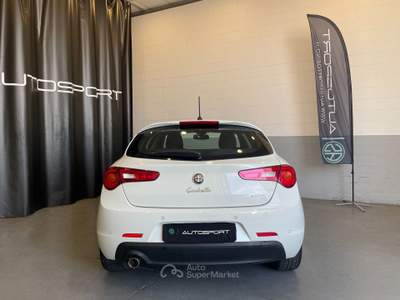 Alfa Romeo Giulietta 1.6 JTDm 105cv EU5+ Distinctive Bianco usata Leini