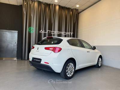 Alfa Romeo Giulietta 1.6 JTDm 105cv EU5+ Distinctive Bianco usata Leini