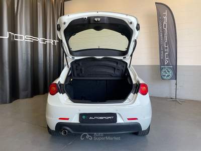 Alfa Romeo Giulietta 1.6 JTDm 105cv EU5+ Distinctive Bianco usata Leini