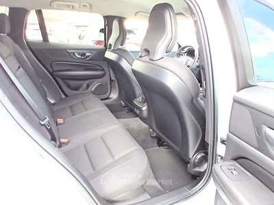 Volvo V60 Cross Country V60 II  Cross Country 2.0 b4 Core awd auto Bianco usata Pescantina