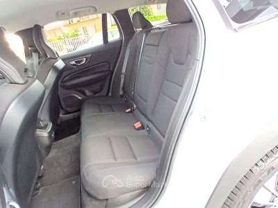 Volvo V60 Cross Country V60 II  Cross Country 2.0 b4 Core awd auto Bianco usata Pescantina