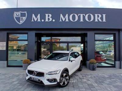Volvo V60 Cross Country V60 II  Cross Country 2.0 b4 Core awd auto Bianco usata Pescantina