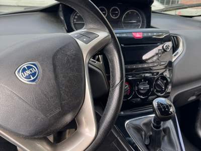 Lancia Ypsilon Unico proprietario, non fumatore e con 4 gomme nuove usata Torino