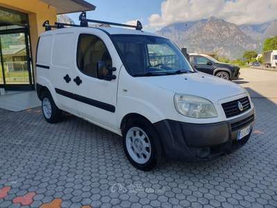 Fiat Doblò 1.9 JTD Cargo con porta laterale Bianco usata Dubino