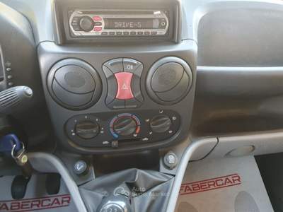 Fiat Doblò 1.9 JTD Cargo con porta laterale Bianco usata Dubino