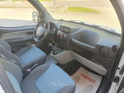 Fiat Doblò 1.9 JTD Cargo con porta laterale Bianco usata Dubino