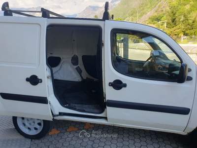 Fiat Doblò 1.9 JTD Cargo con porta laterale Bianco usata Dubino