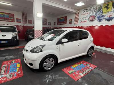 Toyota Aygo 1.0 68cv 5 porte Sol - 2011 Bianco usata Giugliano in Campania