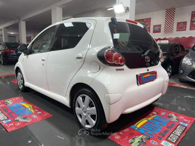 Toyota Aygo 1.0 68cv 5 porte Sol - 2011 Bianco usata Giugliano in Campania