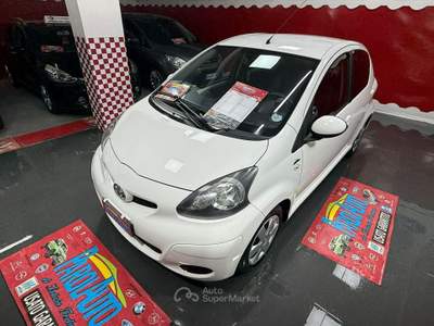 Toyota Aygo 1.0 68cv 5 porte Sol - 2011 Bianco usata Giugliano in Campania