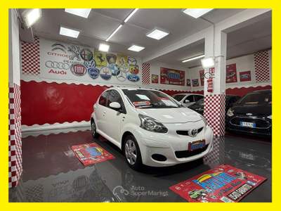 Toyota Aygo 1.0 68cv 5 porte Sol - 2011 Bianco usata Giugliano in Campania