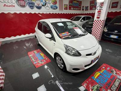 Toyota Aygo 1.0 68cv 5 porte Sol - 2011 Bianco usata Giugliano in Campania