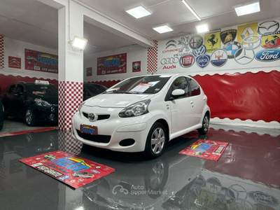 Toyota Aygo 1.0 68cv 5 porte Sol - 2011 Bianco usata Giugliano in Campania