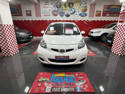 Toyota Aygo 1.0 68cv 5 porte Sol - 2011 Bianco usata Giugliano in Campania