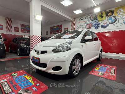Toyota Aygo 1.0 68cv 5 porte Sol - 2011 Bianco usata Giugliano in Campania