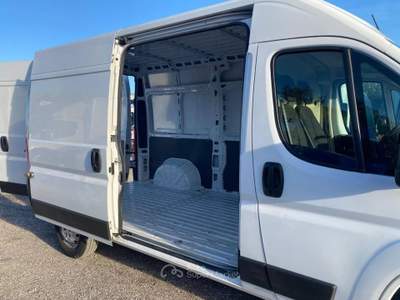 Peugeot Boxer 330 2.2 bluehdi 140cv S&S L2H2 Bianco usata Marino