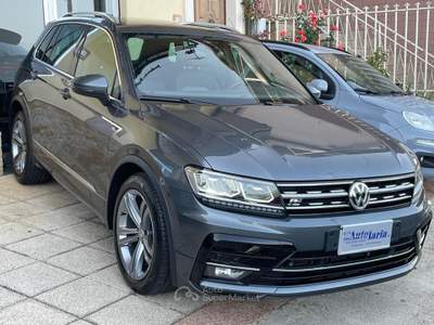 Volkswagen Tiguan R-LINE Interior/Exterior Fari Full Led+Quadro digitale Grigio usata COSOLETO
