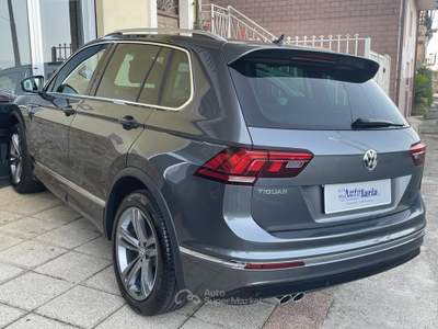 Volkswagen Tiguan R-LINE Interior/Exterior Fari Full Led+Quadro digitale Grigio usata COSOLETO