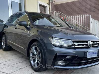 Volkswagen Tiguan R-LINE Interior/Exterior Fari Full Led+Quadro digitale Grigio usata COSOLETO