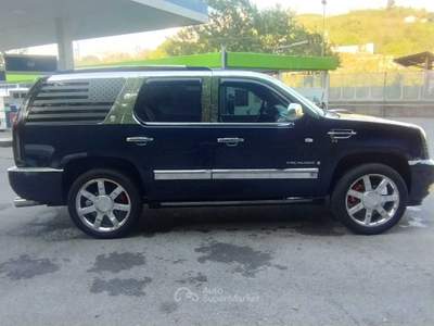 Cadillac Escalade sempre tenuta in box, 2 proprietari, tenuta maniacalmente Blu/Azzurro usata genova