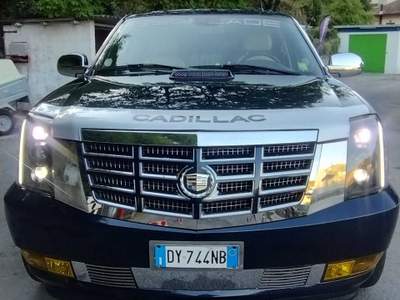 Cadillac Escalade sempre tenuta in box, 2 proprietari, tenuta maniacalmente Blu/Azzurro usata genova