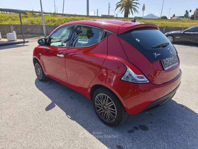 Lancia Ypsilon 1.0 FireFly 5 porte S&S Hybrid Ecochic A. Ferretti Bianco usata Milazzo