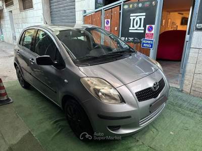 Toyota Yaris 5 porte RATE / FINANZIAMENTI/Bonus Grigio usata Benevento