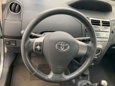 Toyota Yaris 5 porte RATE / FINANZIAMENTI/Bonus Grigio usata Benevento
