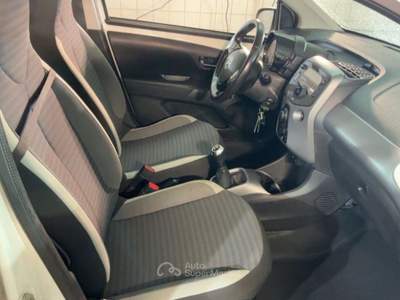 Toyota Aygo 1.0 5 porte/ neopatentati/FINANZIAMENTI Bianco usata Benevento
