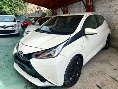 Toyota Aygo 5 porte x-clusiv GARANZIA Bianco usata Benevento