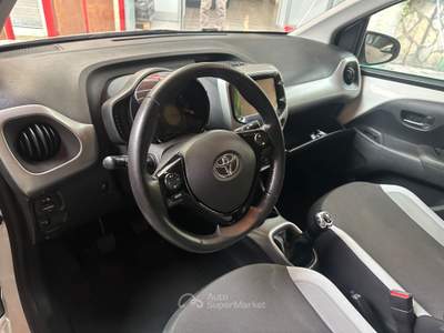 Toyota Aygo 5 porte x-clusiv GARANZIA Bianco usata Benevento