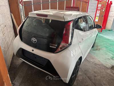 Toyota Aygo 5 porte x-clusiv GARANZIA Bianco usata Benevento