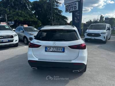 Mercedes-Benz GLA d Automatic Progressive Advanced Plus Bianco usata CASTENASO
