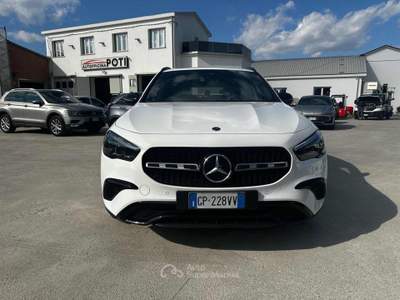 Mercedes-Benz GLA d Automatic Progressive Advanced Plus Bianco usata CASTENASO