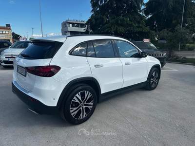 Mercedes-Benz GLA d Automatic Progressive Advanced Plus Bianco usata CASTENASO