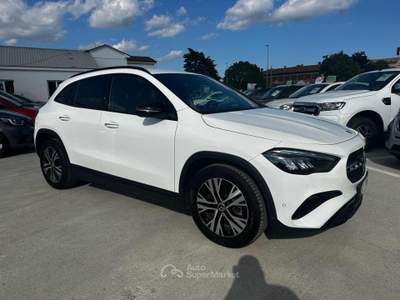 Mercedes-Benz GLA d Automatic Progressive Advanced Plus Bianco usata CASTENASO