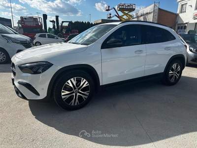 Mercedes-Benz GLA d Automatic Progressive Advanced Plus Bianco usata CASTENASO
