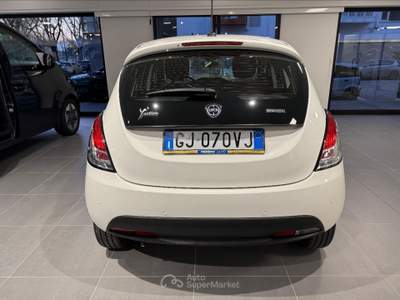 Lancia Ypsilon  - ypsilon 1.0 firefly 5 porte s&s hybrid ecochic silver Bianco usata Torino