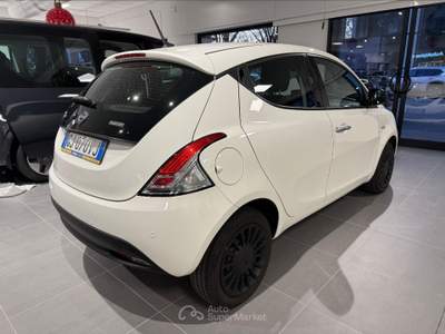Lancia Ypsilon  - ypsilon 1.0 firefly 5 porte s&s hybrid ecochic silver Bianco usata Torino