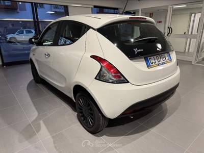Lancia Ypsilon  - ypsilon 1.0 firefly 5 porte s&s hybrid ecochic silver Bianco usata Torino