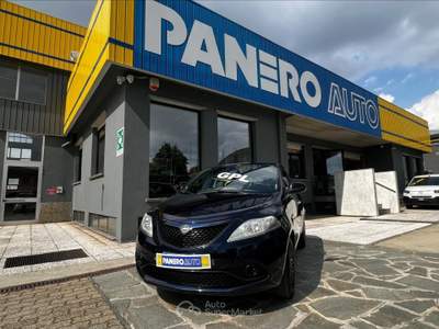 Lancia Ypsilon  - ypsilon 1.2 69 cv 5 porte gpl ecochic gold Blu/Azzurro usata Torino